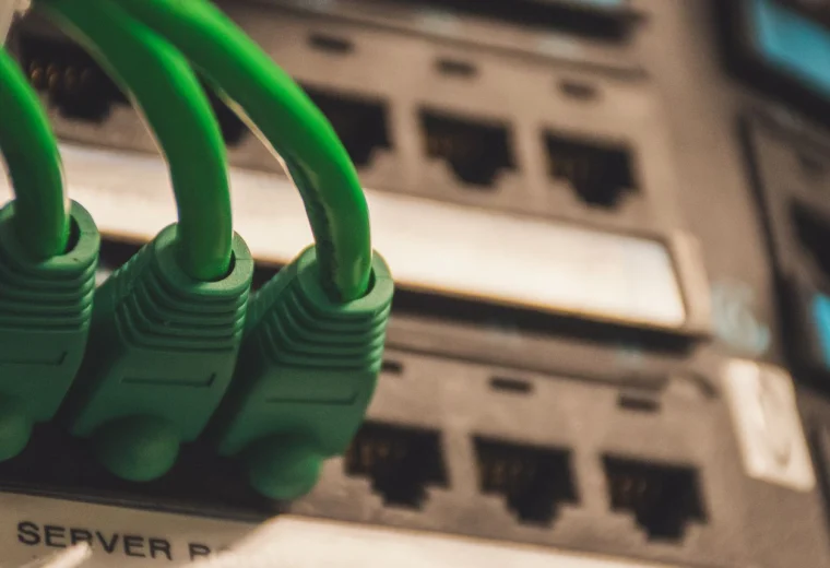 Дані витрат із кількох хмарних платформ об’єднуються в єдину таблицю